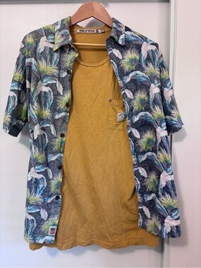 Iron & Resin Button Down Tshirt Lot Size XL Hawaiian Outdoors Short Sleeves Warm